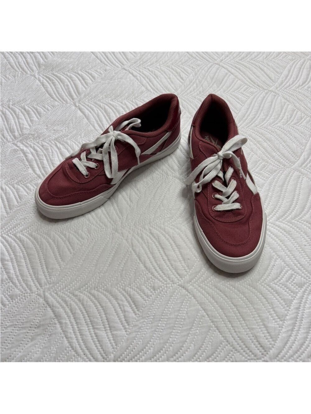 Reebok Women’s Red Raspberry Low Top Sneakers. Size 9